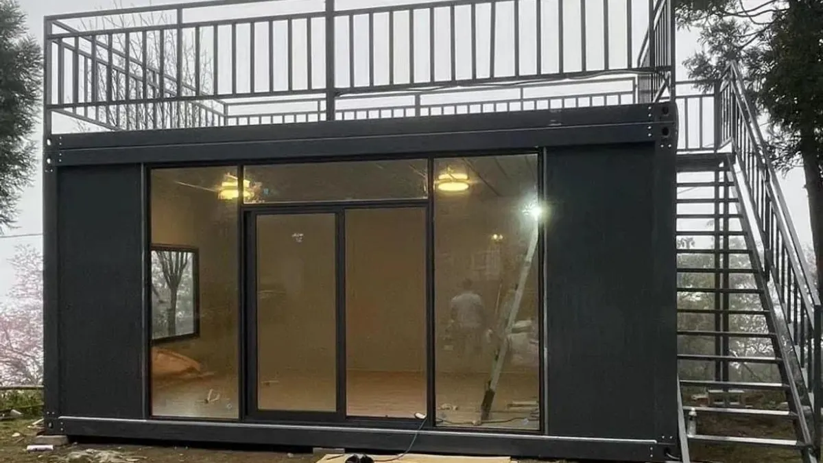 Dark modular executive site suite with rooftop deck and external stair access