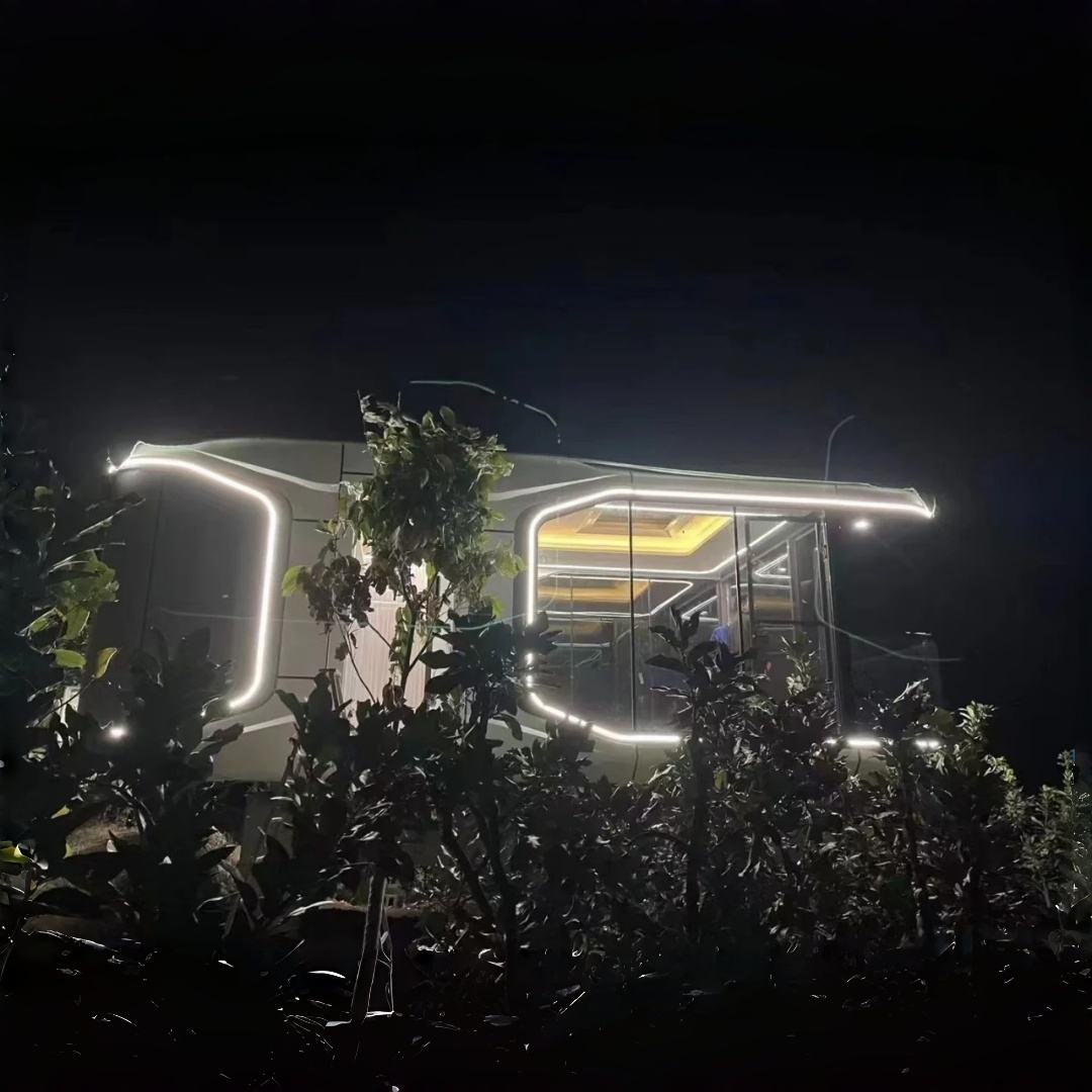 Panoramic Glass Resort Capsule House secondary view